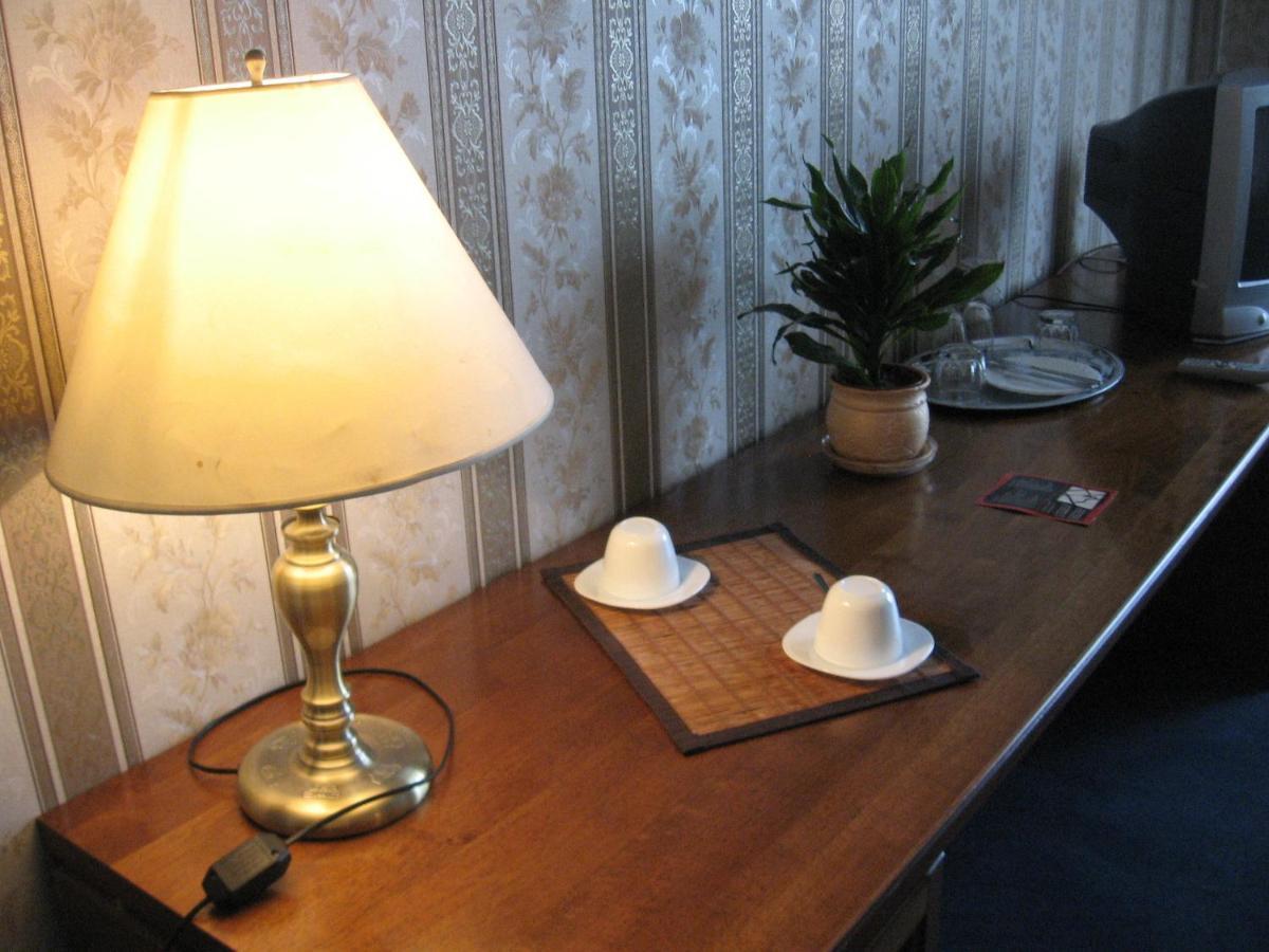 Diplomat Aparthotel Kiew Zimmer foto