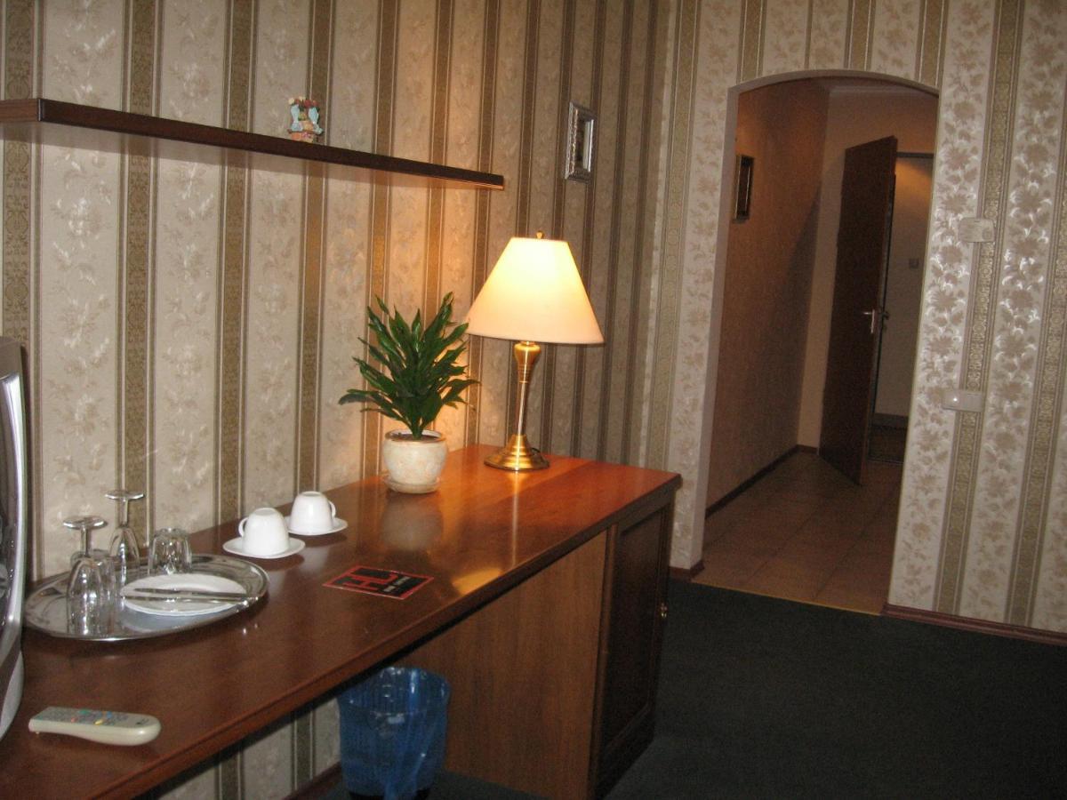 Diplomat Aparthotel Kiew Zimmer foto