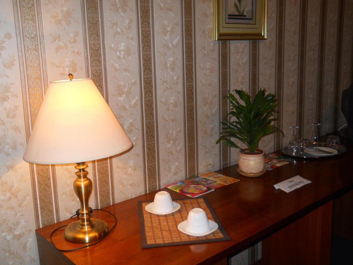 Diplomat Aparthotel Kiew Zimmer foto